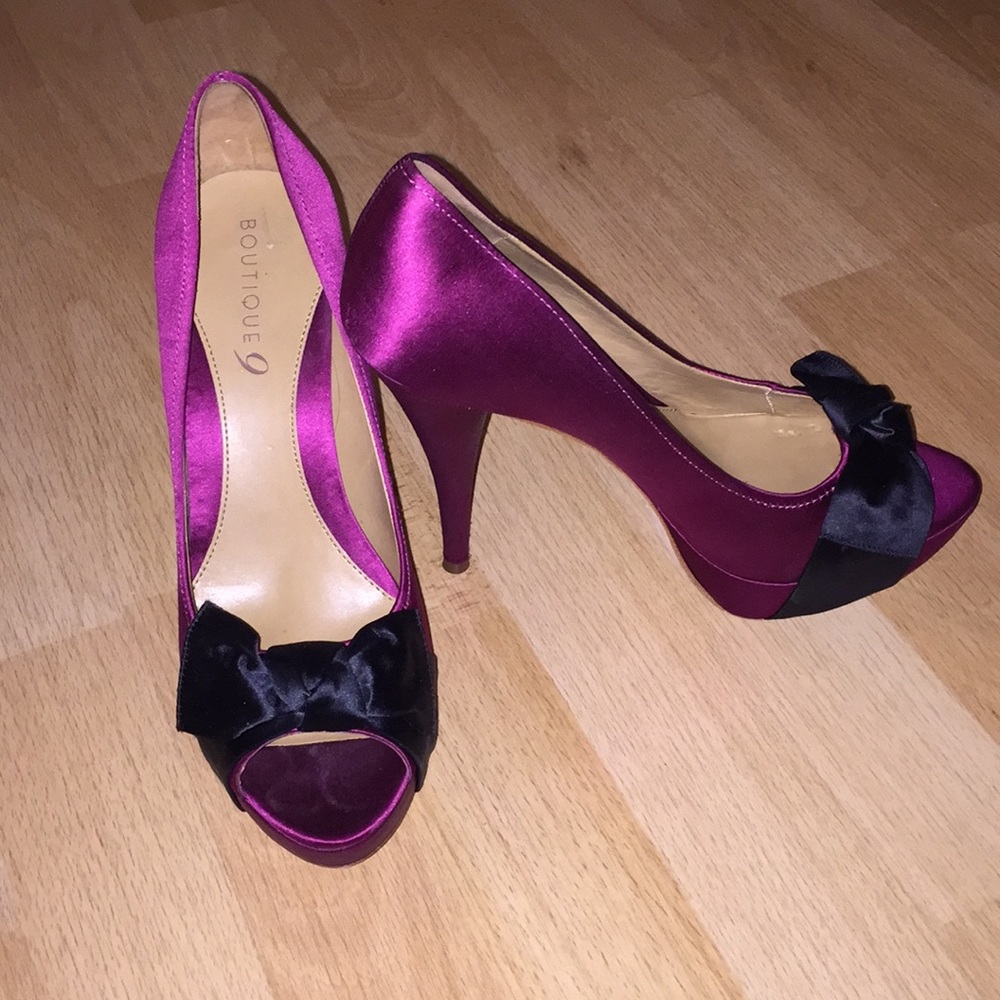 Fuchsia/Black Satin Peep-toe platforms Boutique 9M